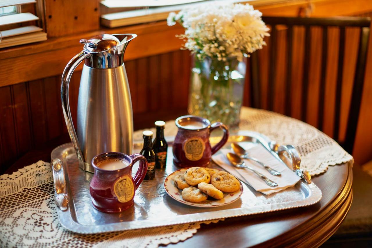 מניטו ספרינגס Avenue Hotel Bed And Breakfast מראה חיצוני תמונה